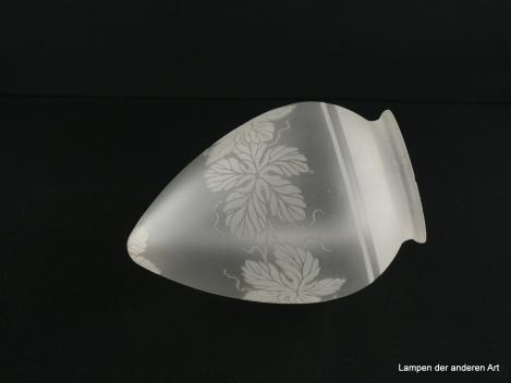 3-er Set Jugendstil Lampenschirm gebraucht, Glas grau satiniert, spitz zulaufende Zapfe, Spitze und Teile der Wandung mit geätzten Weinblättern und Ranktrieben dekoriert, Nostalgie Ersatzschirm D: ca.11cm, H: ca.17cm, Glashalter Griffrand 8cm, liegend