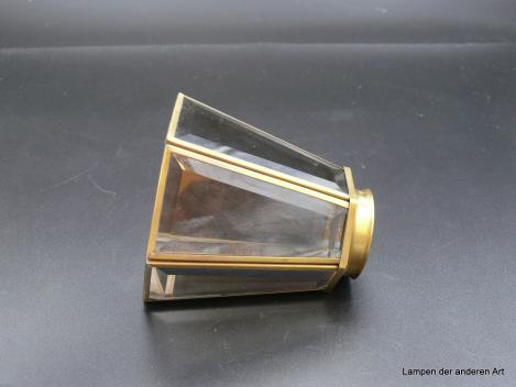 Jugendstil Lampenschirm gebraucht, 6 facettierte getönte Glasscheiben in Messing gefasst, D: 11cm, H: 13cm, Griff-Rand 6cm
