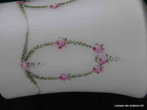 Jugendstil Lampenschirm gebraucht, Glas weiß-satiniert mit Blumendekor handgemalt, Rarität, D: 15cm, H: 17cm, Griff-Rand 8cm Detail Blumendekor