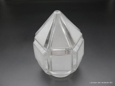 Art Deco Lampenschirm gebraucht, Glas, Prismenform, Flächen satiniert, spitz zulaufend,  D: 11cm, H: 16cm, Griff-Rand 8cm