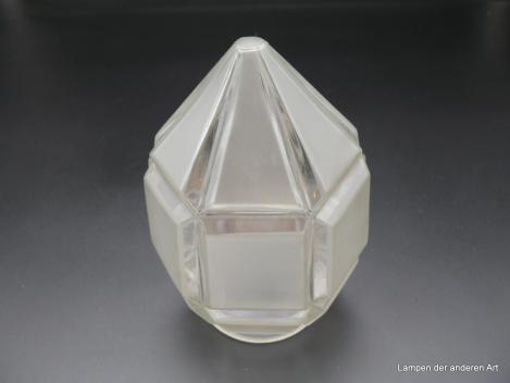Art Deco Lampenschirm gebraucht, Glas, Prismenform, Flächen satiniert, spitz zulaufend,  D: 11cm, H: 17cm, Griffrand 8cm