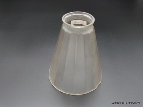 Jugendstil Lampenschirm gebraucht, Glas satiniert grau, gekantete Wandung, vom Schirmhals zum Rand kelchförmig geweitet, Ersatzglas D: 12cm,H: 13cm, Griffrand 6cm