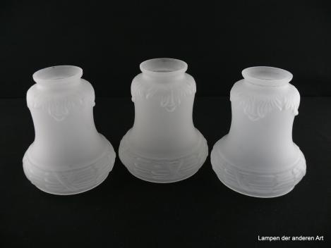 3-er Set Jugendstil Lampenschirm gebraucht, Glas satiniert grau, Glockenform, verzierte Schulter, nach außen gewölbter Schirmrand mit 3cm breitem Kreuzbanddekor, Nostalgieglas, Ersatzschirm D: 12cm, H: 14cm, Glashalter Griffrand 6cm, 3-er Set