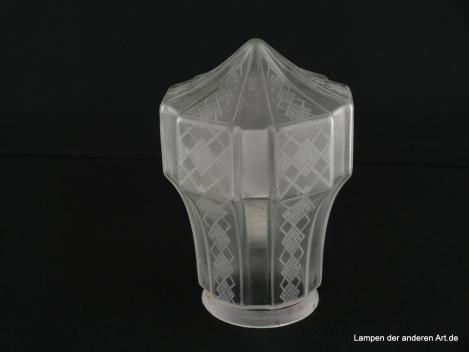 Jugendstil Lampenschirm gebraucht, Glas grau satiniert, gekantet, spitz zulaufender Zapfen, Dekor geometrische Linien auf den erhöhten Flächen, Ersatzglas für alte Leuchten, D: ca.12cm, H: ca.17cm, Glashalter Griffrand 8cm