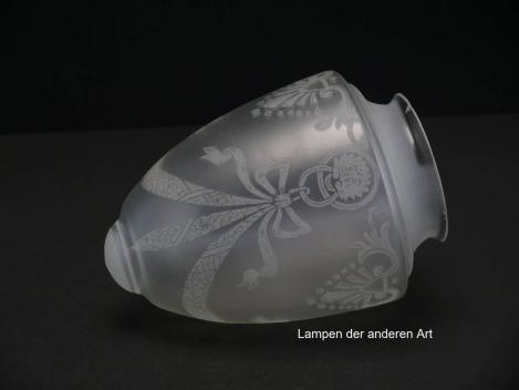 Preview: 2-er Set Jugendstil Lampengläser, gebraucht, grau satiniert, Oberfläche Dekor geätzt, Nostalgieschirm, Ersatzglas für alte Lampen, Glashalter Griffrand 8cm, einzeln liegend