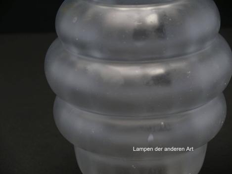 3-er Set Art Deco Lampenschirm gebraucht, Glas satiniert grau, Olivenform sechsfach getreppt, ab der Mitte zu beiden Seiten sich verjüngend, Nostalgieglas für alte Lampen D: ca.12cm, H: ca.18cm, Glashalter Griffrand 8cm,  Detail Wandung