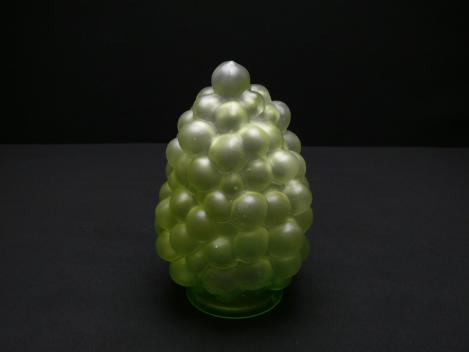Jugendstil Lampenschirm gebraucht, Glas satiniert grün, der Form einer Weintraube nachempfunden, Ersatzglas D: 12cm, H: 18cm , Griffrand Glashalter 8cm