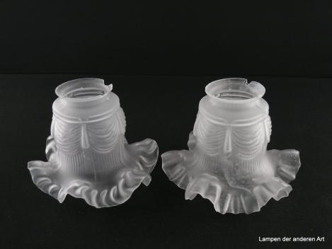 Pärchen Jugendstil Lampenschirm gebraucht, Glas grau satiniert, Zylinder reliefiert, ab Schirmhals umlaufend Volants, Nostalgie Ersatzglas für alte Lampen, D: ca. 15cm, H: ca. 11cm, Glashalter Griffrand 6cm