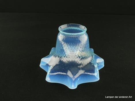 Jugendstil Lampenschirm gebraucht, Glas milchig, rhombenbesetzte Wandung, sternförmig ausgeformter Schirmrand, Nostalgie Ersatzglas für alte Lampen, D:  ca. 15,5cm, H: ca. 10,5cm, Glashalterand Griffrand 6cm