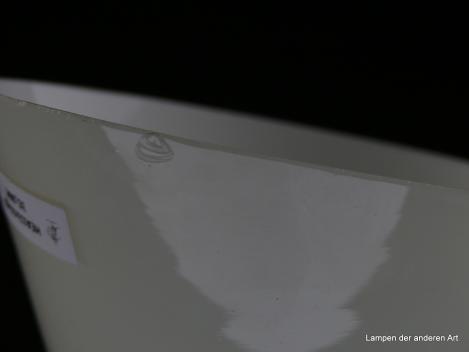 Art Deco Lampenschirm, Schutenglas, gebraucht, hellgelber Schrägzylinder, Glas, glatte Wandung, Nostalgie Ersatzglas, Loch ca. 50mm, Detail Chip