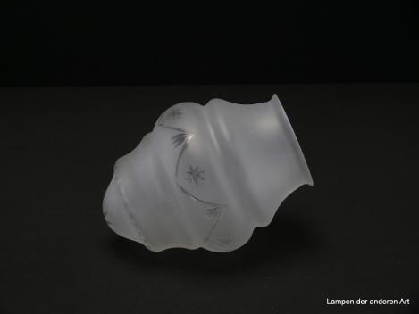 3-er Set Jugendstil Lampenschirm gebraucht, antikes Glas, grausatiniert, geschliffen, mehrfach geschnürte Wandung, in der Spitze Sternschliff, mittig umlaufend Schliffband, Olivenschliff am Übergang zur Spitze, Nostalgie Ersatzschirm, seitlich