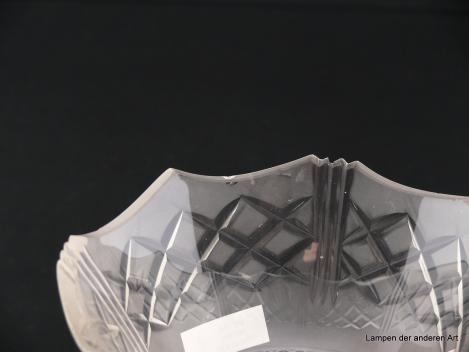 4-er Set Jugendstil Lampenschirm gebraucht, Glas grausatiniert, bauchige obere Wandungszone, ausgestellte kegelförmige untere Wandungszone, geschliffene Rhomben als umlaufendes Band auf der Schulter und am Rand, Ersatzschirm für alte Lampen, Schirm 2