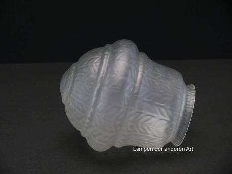 Preview: 2-er Set Jugendstil Lampenschirm gebraucht, Glas grau satiniert, Zapfe mehrfach eingeschnürt, kuppelartiger Abschluss, Oberflächenstruktur Rhombenmuster, Nostalgieschirm, Ersatzglas für alte Lampen, D: ca.13cm, H: ca.15cm, Griffrand 8cm, einzeln liegend