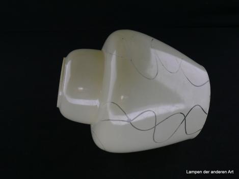 Art Deco Lampenschirm gebraucht, Form ähnlich Cognakschwenker, Farbe gelb, Dekor durchsichtige Spiralen, Ersatzglas D: ca.13cm, H: ca.16cm, ohne Griffrand, Loch 50mm, liegend