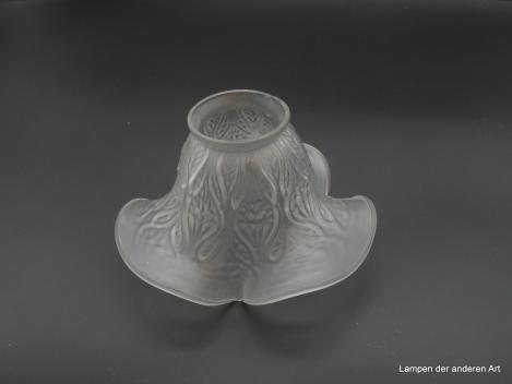 Jugendstil Lampenschirm gebraucht, weit geschwungener Rand, Blütenform satiniert grau, D: 13cm H: 11cm , Griff-Rand 6cm