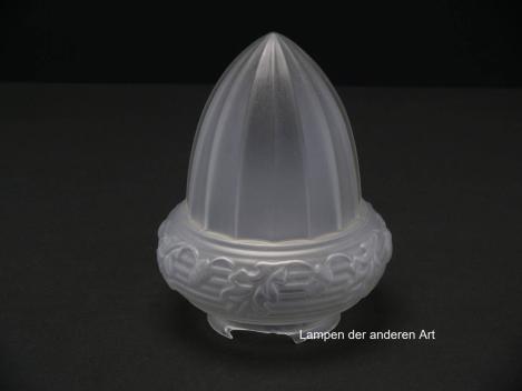 Jugendstil Lampenschirm gebraucht, antikes Zapfenglas stumpf satiniert, spitz zulaufende Wandung vertikal gekantet, eingeschnürter wulstiger Rand verziert mit reliefiertem Laub und Früchten der Eiche, Nostalgie Ersatzglas,  Griffrand Ø 8cm
