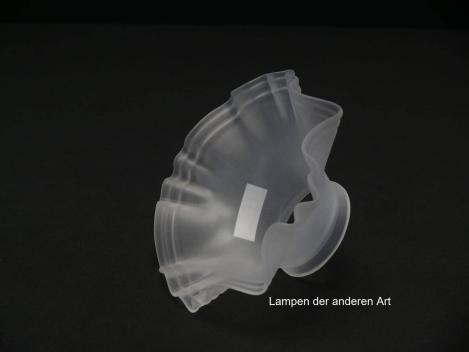 2-er Set Jugendstil Lampenschirm gebraucht, Glas satiniert, kegelförmig aufgezogene Wandung, im Rand zweifach gerillt, Nostalgie Ersatzglas, D: ca.14cm, H: ca.6,5cm, Glashalter Griffrand Ø 6cm, einzeln liegend