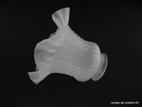 Jugendstil Lampenschirm gebraucht, Glas grau satiniert, reliefierte Wandung, Formgabe in Anlehnung an die Natur, fließende Linienführung, Nostalgie Ersatzglas für alte Lampen, D: ca.14cm, H: ca.12cm, Glashalterand Griffrand 6cm, seitlich