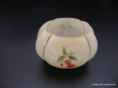 Art Deko Lampenschirm gebraucht, Glas hellgelb mit Blumendekor stilisierte Fuchsienblüte, bauchige Form, vertikal ausgebogte Wandung, Abgrenzung mit grüner Linie betont, Ersatzglas D: 14cm, H: 11cm, ohne Griffrand, Loch 45mm von unten