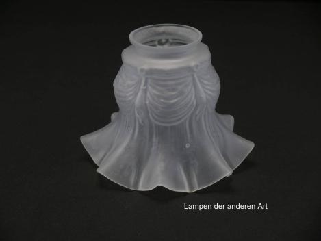 Jugendstil Lampenschirm gebraucht, satiniertes Glas, zylindrischer Hals, verziert mit aufgeworfenen Volants, Wellenrand gekniffen, Nostalgie Ersatzglas für alte Lampen D: ca.14cm, H: ca.11cm, Glashalterand Griffrand Ø 6cm