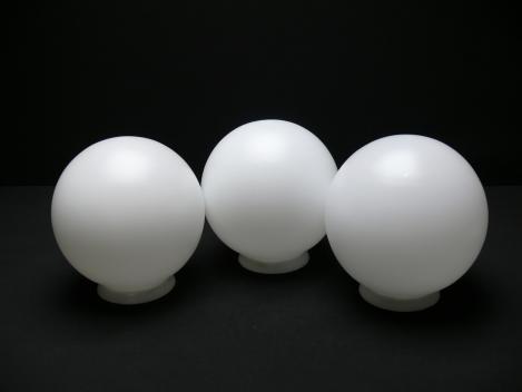Jugendstil Lampenschirm gebraucht, 3-er Set Glaskugeln weiß matt, Ersatzschirm D: 14cm, H: 14cm, Griffrand Glashalter 8cm, 3-er Set