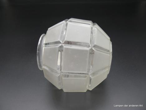 Art Deco Lampenschirm gebraucht, Prismen Glaskugel, Flächen satiniert, Ersatzschirm D: 14cm, H: 14cm, Griffrand 8cm liegend