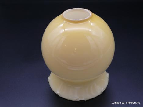 Art Deco Lampenschirm gebraucht, Glas Kugel elfenbeinfarben außen, weiß innen, gezackter ausgestellter Rand, Ersatzglas D:14cm, H:15cm, Loch 45mm stehend