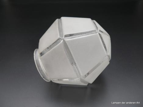 Jugendstil Lampenschirm gebraucht, Glas, Prismenform, Flächen satiniert,  D: 14cm, H: 16cm, Griffrand 8cm liegend