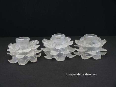 3-er Set Jugendstil Lampenschirm gebraucht, Rosenblattschirme, grau satiniert, Form stilisierte Rosenblüte, Nostalgie Ersatzglas D: ca.14cm, H: ca.8cm, Glashalter Griffrand 6cm