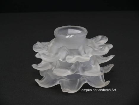 3-er Set Jugendstil Lampenschirm gebraucht, Rosenblattschirme, grau satiniert, Form stilisierte Rosenblüte, Nostalgie Ersatzglas D: ca.14cm, H: ca.8cm, Glashalter Griffrand 6cm, Detail Rosenblätter