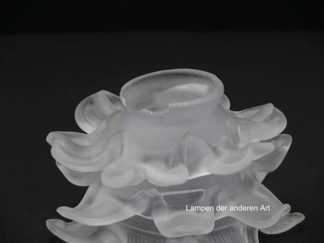 3-er Set Jugendstil Lampenschirm gebraucht, Rosenblattschirme, grau satiniert, Form stilisierte Rosenblüte, Nostalgie Ersatzglas D: ca.14cm, H: ca.8cm, Glashalter Griffrand 6cm, Detail Beschädigung Griffrand