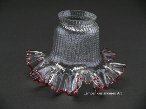 Preview: 2-er Set Jugendstil Lampenschirm gebraucht, gerader Glaszylinder Klarglas, Oberfläche reliefiert, aufgezogener stark gekniffener Rand, extra aufgelegter Glasfaden in rot als Abschluss, Ersatzglas, D: ca.15cm, H: ca.10cm, Glashalter Ø 6cm, einzeln stehend