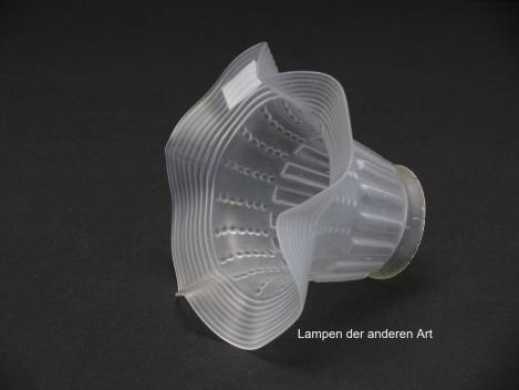 antiker Jugendstil Lampenschirm gebraucht, Glas satiniert, Wandung plastisch mit drei verschiedenen Dekoren verziert, Nostalgie Ersatzglas, D: ca.14,5cm, H: ca.10cm, Glashalter Griffrand Ø 6cm, seitlich