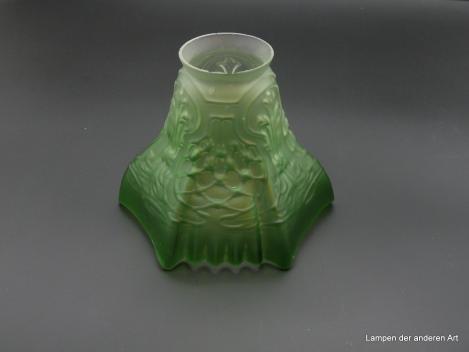 Jugendstil Lampenschirm gebraucht, satiniert, Farbverlauf von satiniert grau über hellgrün bis zu grünem Rand, D: 15cm H: 12cm , Griff-Rand 6cm