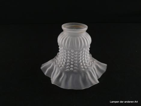 Jugendstil Lampenschirm gebraucht, Blütenform, Schulter stilisierte Kelchblätter, erhaben verziertes Schirmmittelteil, Rand weit aufgezogen, gewellt und gefaltet, Glas satiniert, Nostalgie Ersatzglas D: 15cm, H: 11cm, Glashalter Griffrand 6cm