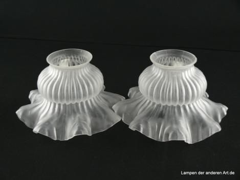 2-er Set Jugendstil Lampenschirm, Pärchen, gebraucht, Glas grau satiniert, stilisierte Blüte, zwiebelförmig eingeschnürte obere Wandungszone, waagerecht abstehender gekniffener Abschlussrand, Nostalgie Ersatzglas, D: ca.15m, H: ca.9cm, Glashalter 6cm