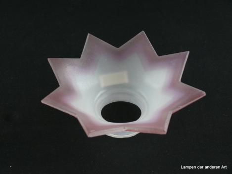 Jugendstil Lampenschirm gebraucht, Glas opal weiß, achteckiger Stern, Schulter angeschrägt, spitze Zacken in zweifacher farblicher Abstufung rosarot gefasst, Nostalgie Ersatzglas D: ca.16cm, H: ca.6cm, Glashalter Griffrand 6cm, von unten