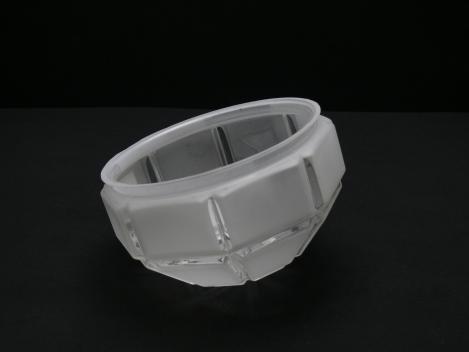 Jugendstil Lampenschirm gebraucht, Glas satiniert, Halbkugel, Oberfläche durch Facetten gestaltet, kleines Nostalgieglas D: 16cm H: 9cm, Griffrand Glashalter 15cm, liegend