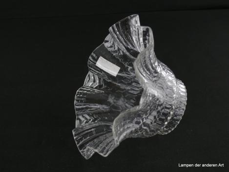 Jugendstil Lampenschirm gebraucht, schüsselförmiger Körper, farbloses Klarglas, gefüllte Struktur, untere Zone ausgestellt, mehrfach gekniffen, Ersatzglas, Nostalgieglas für Öllampen, seitlich