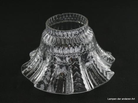 Jugendstil Lampenschirm gebraucht, schüsselförmiger Körper, farbloses Klarglas, gefüllte Struktur, untere Zone ausgestellt, mehrfach gekniffen, Ersatzglas, Nostalgieglas für Öllampen