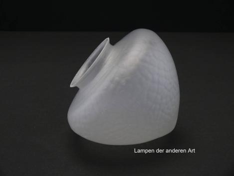 Jugendstil Lampenschirm gebraucht, antikes Glas, satiniert grau, breite Schulter, spitz zulaufend, Oberfläche genarbt, Nostalgie Ersatzschirm D: ca.16cm, H: ca.13cm, Griffrand 8cm, seitlich