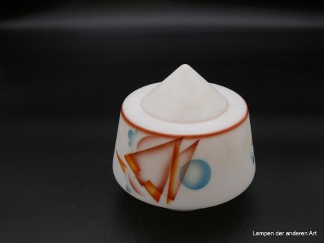 Art Deco Lampenschirm gebraucht,  opal weiß mit abstraktem Spritzdekor mit Motiven aus der Natur auf der konisch geformten Wandung und mit Ringlinie am Absatz zum spitz zulaufenden Dorn, Ersatzglas D: 16cm, H: 14cm, Griffrand 8cm