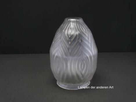 antiker Jugendstil Lampenschirm gebraucht, satiniert grau, Zapfenform, reliefierte Oberfläche - stilisierte Pfauenfedern, kreisrunder flacher Schirmboden, Nostalgie Ersatzschirm
