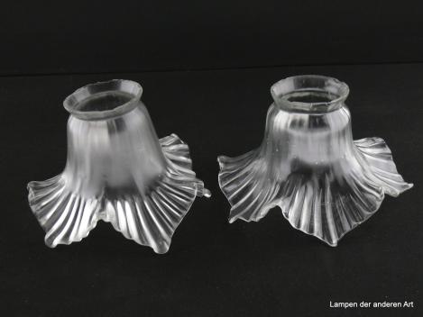 2-er Set Jugendstil Lampenschirm gebraucht, Glas transparent, gerader Zylinder, fünf spitz ausgezogene stilisierte Blütenblätter plissiert, Nostalgieglas Ersatzschirm für alte Lampen, D: ca.16cm, H: ca.10cm, Glashalter Griffrand 6cm