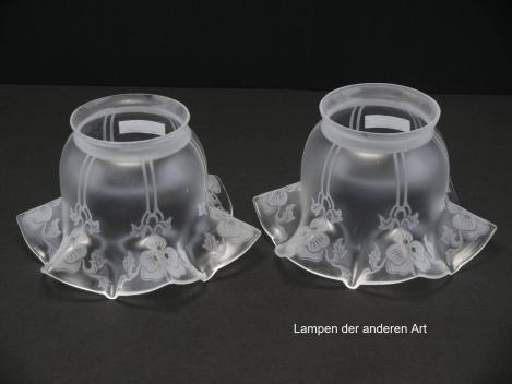 2-er Set Jugendstil Lampenschirm gebraucht, antikes Glas satiniert, ausgestellter Rand, florale Ätzmotive umlaufend, Nostalgie Ersatzglas, Glashalter Ø8cm