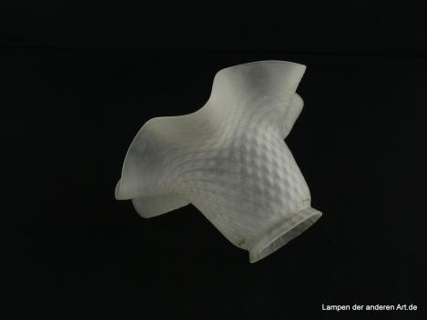3-er Set Jugendstil Lampenschirm gebraucht, Glas grau satiniert, stilisierte Blüte, reliefierte Rhomben auf der zylindrischen Wandung, Nostalgie Ersatzglas, D: ca.17m, H: ca.10cm, Glashalter Griffrand 6cm, leichte Gebrauchsspuren, seitlich