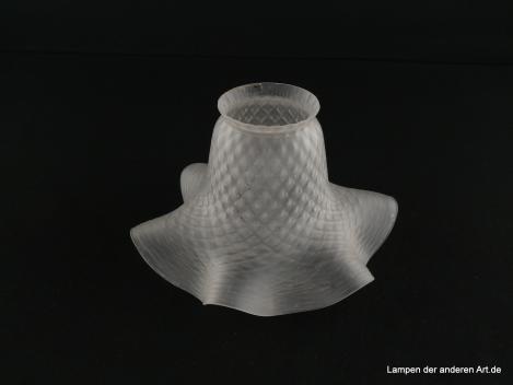 3-er Set Jugendstil Lampenschirm gebraucht, Glas grau satiniert, stilisierte Blüte, reliefierte Rhomben auf der zylindrischen Wandung, Nostalgie Ersatzglas, D: ca.17m, H: ca.10cm, Glashalter Griffrand 6cm, leichte Gebrauchsspuren, einzeln