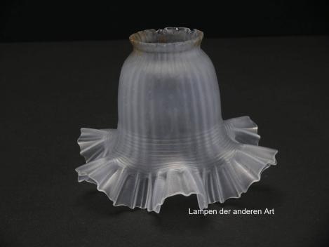 antiker Jugendstil Lampenschirm, satinierter Grund, reliefierte Oberfläche, Nostalgie Ersatzglas, D: ca.17cm, H: ca.12cm, Glashalter Griffrand 6cm