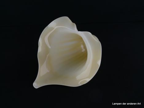 Jugendstil Lampenschirm gebraucht, Glas gelblich glänzend, glatte Wandung, Form nachempfundene Callablüte, Nostalgie Ersatzglas, D: ca. 17cm, H: ca.21cm, ohne Glashalter Griffrand, Loch 30mm, von unten