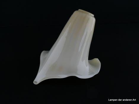 Jugendstil Lampenschirm gebraucht, Glas gelblich glänzend, glatte Wandung, Form nachempfundene Callablüte, Nostalgie Ersatzglas, D: ca. 17cm, H: ca.21cm, ohne Glashalter Griffrand, Loch 30mm